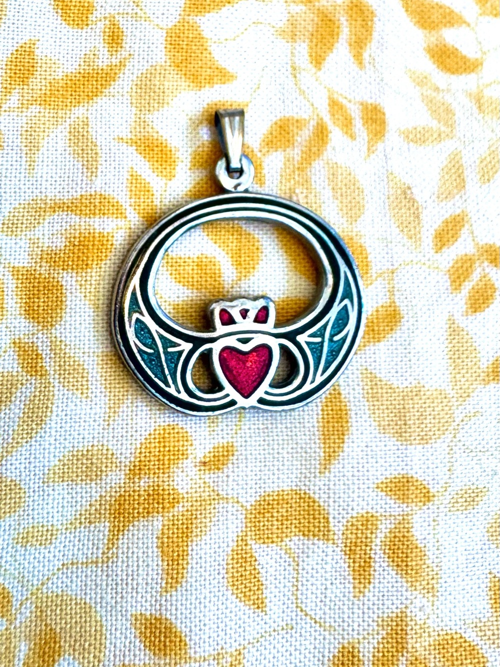Irish Claddagh 2009 Necklace Pendant. 1in.